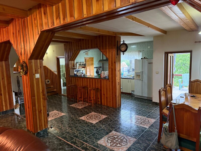 Moeciu de Jos, castelul Bran, vila.